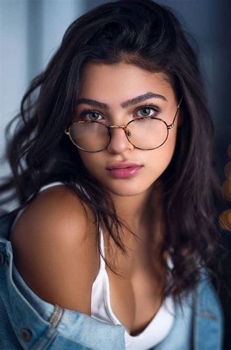 Pin By Yipdeer™ On Beauty Cute Girl With Glasses Beautiful Girl