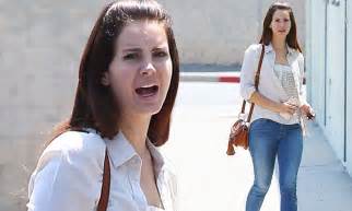 Lana Del Rey Keeps It Simple In Skinny Jeans As She Heads Back To The
