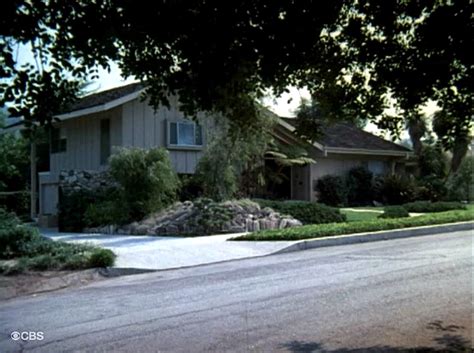 the brady bunch house the story behind the sets of a classic sitcom hooked on houses