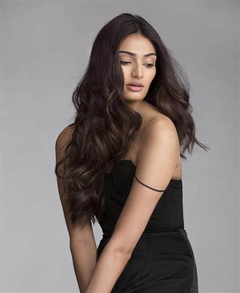 Wearing a contemporary drape organza saree by anamika khanna, actress athiya shetty attended the store launch of aza fashions. Athiya Shetty Wiki, Biography, Age, Movies, Family, Images ...