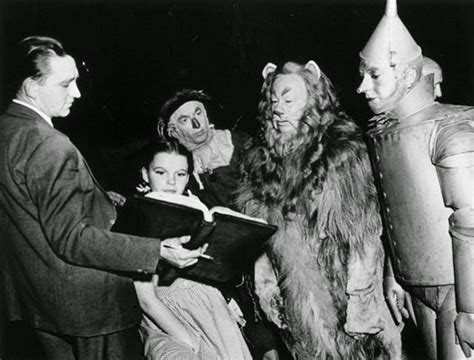 27 Amazing Behind The Scenes Photos From The Making Of The Wizard Of