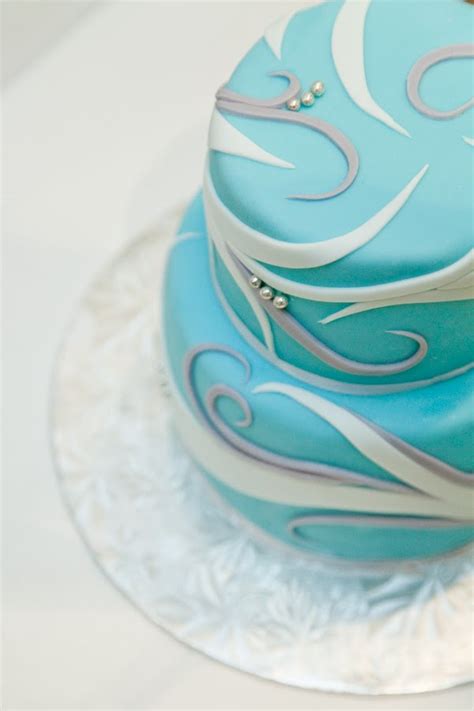 Shop gift ideas for everyone in your life here. Cakes by Julia: An Elegant Farewell