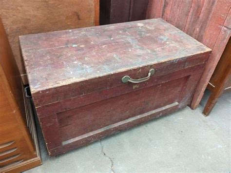 Vintage Wooden Trunk Box 39w X 21t X 20d Isabell Auction