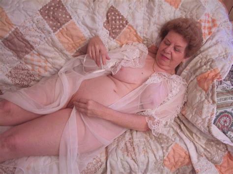 Very Old Granny Playing With Her Pussy Porn Pictures Xxx Photos Sex Images Pictoa