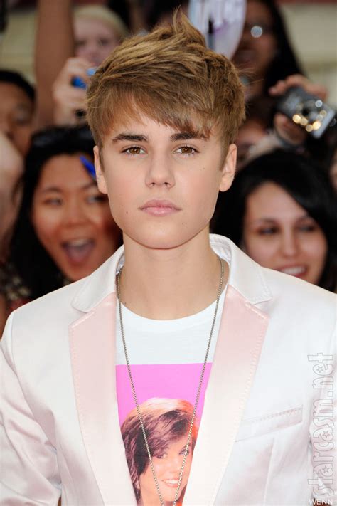 Photos Justin Bieber Wears A Saved By The Bell Kelly Kapowski Shirt