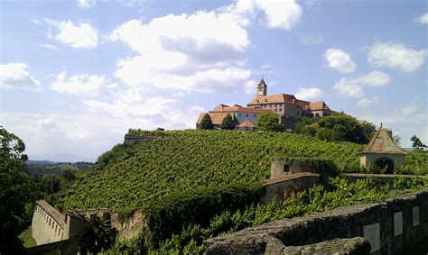 Stolz thront die mächtige riegersburg auf ihrem 482m hohen vulkanfelsen. Riegersburg (Burg)
