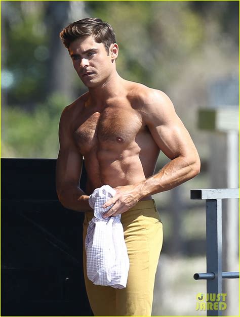 Zac Efron And Robert De Niro Have A Shirtless Body Contest In These Unbelievable Pics Photo