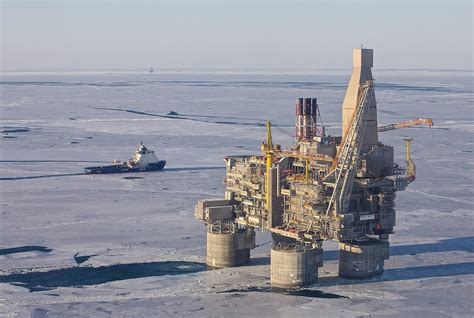 Russian Oil Production To Drop By 70000 Barrels A Day In 2015 Opec Eye On The Arctic