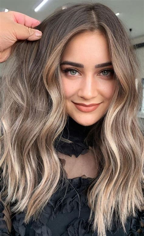 Best Hair Colours To Look Younger Brown With Blonde Highlights