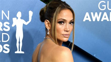 Jennifer Lopez Shows Off Her Jaw Dropping Abs While Preparing For The