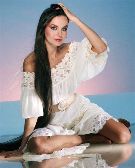 20 Amazing Photos Of Crystal Gayle Posing With Her Knee Length Hair ~ Vintage Everyday
