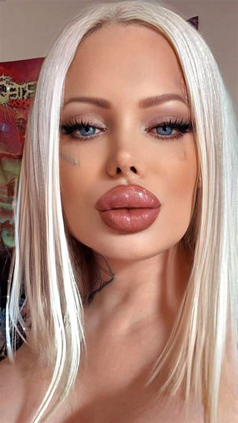 Satanic P0rn Star Shows Off Comically Huge New Lips