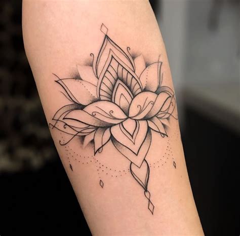 Arm Tattoo Lotus Flower Soft Lines Татуировка в виде лотоса Женские