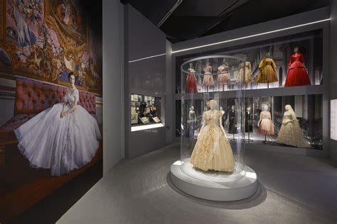 The Christian Dior Exhibit At Londons Victoria And Albert Museum Is 2019