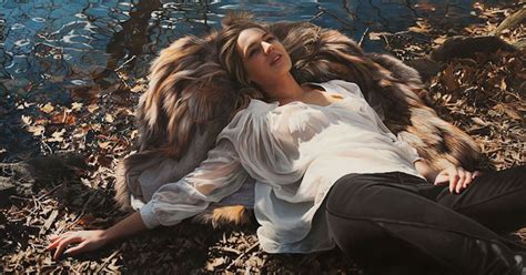 Artist S Paintings Of Women In Nature Are Unbelievably Photorealistic