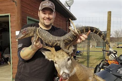 Minnesota Man Goes Deer Hunting Comes Back With An Alligator The