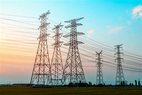 Torres De Transmissão De Energia Elétrica