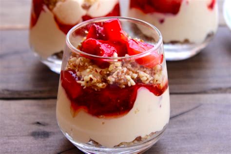 See more ideas about desserts, dessert recipes, food. Skinny Mini Desserts - Strawberry Cheesecake