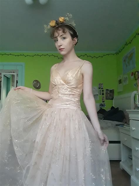 ren faire today aka an excuse to dress like a princess r selfie