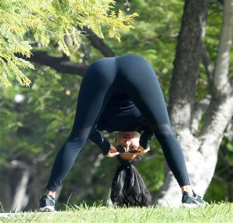Nicole Scherzinger Stretches It Out On Park Date With Thom Evans Metro News