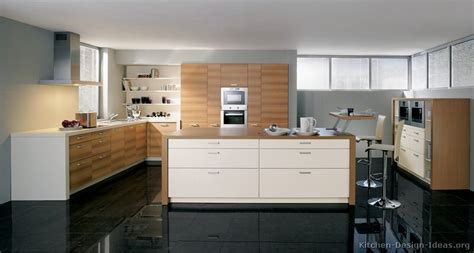 Explore modern takes on countertops and cabinets, breakfast nooks, kitchen islands, floors spark your imagination by browsing our collection of modern kitchens. Pictures of Kitchens - Modern - Light Wood Kitchen ...