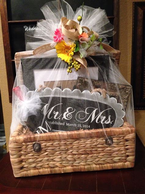 Pin By Teresa Carlyle On Wedding Gift Ideas Bridal Shower Gifts For