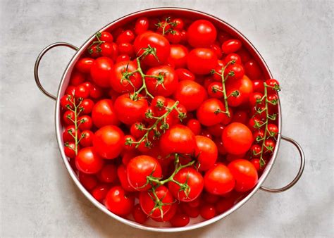 A type of tomato best for making tomato sauce. How to make Tomato Purée/Paste and store it - Alphafoodie