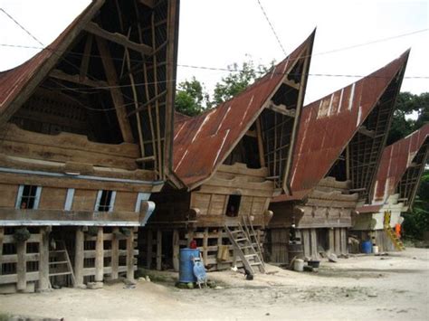 Yaitu suku batak toba, suku batak karo, suku batak simalungun, suku batak mandailing, suku batak ankola, dan suku batak pakpak. Welcome To My Village: KEBUDAYAAN SUKU BATAK