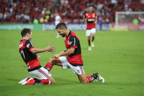 Clube de regatas do flamengo. Flamengo é exemplo do que deveria fazer o governo ...
