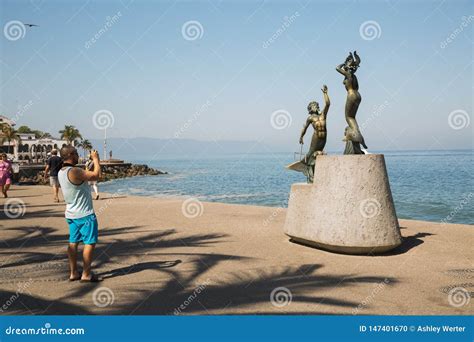 Estátuas De Puerto Vallarta Malecon Imagem Editorial Imagem De Céu Tropical 147401670