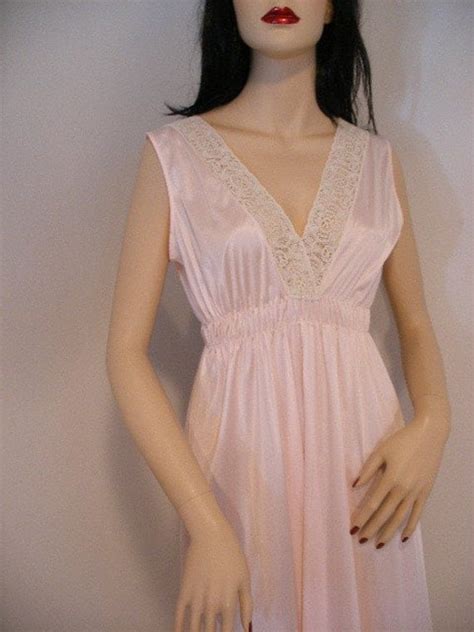 vintage 70s negligee in powder pink full length nightgown