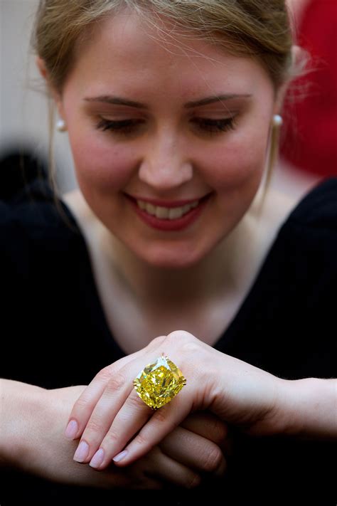 Graff Vivid 100 carat Yellow diamond | Yellow diamond, Diamond, Diamond videos
