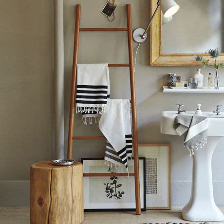 A stylish copper hanging towel rail helps keep your towels tidy and off the floor as well as adding wow factor to your bathroom. The 25+ best Hanging bath towels ideas on Pinterest ...