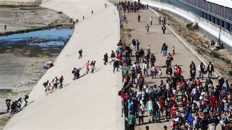Caos En La Frontera Con Tijuana Cientos De Migrantes Centroamericanos