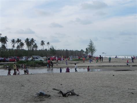 It is located along the coast of jelawat, in the district of bachok. Jendela Alam: Pantai Irama (Bachok)