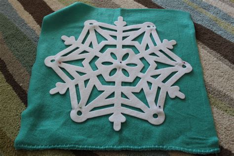 Tutorial Tuesday Snowflake Pillow Keeping It Simple Crafts
