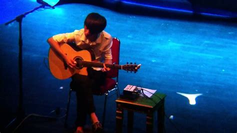 Sungha Jung live in Jakarta 2013 - Howl's Moving Castle - YouTube