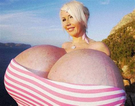 Mayra ha il seno rifatto più grande al mondo Corriere Adriatico it