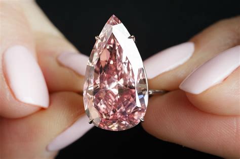 Record Mondial Pour Le Unique Pink Le Plus Grand Diamant Rose