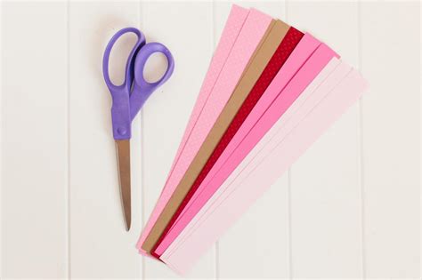 Variety of jewelry chains online, cable, ball, rollo, curb, etc. How to Make a Valentine's Day Countdown Paper Chain | how ...