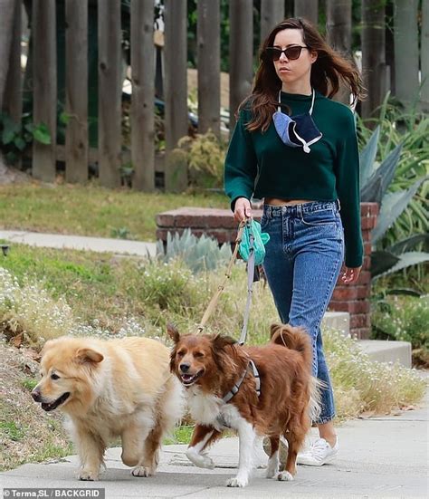 Aubrey Plaza Shows Off Her Flat Tummy In A Green Crop Top While Walking