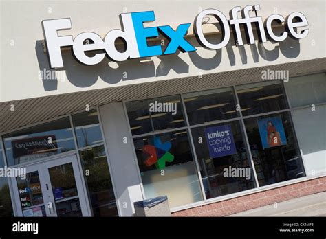 Fedex building hi-res stock photography and images - Alamy