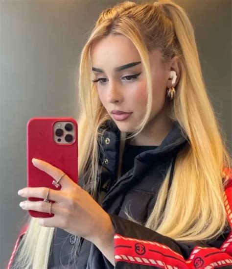 Ilira Gashi In 2021 Female Artists Male Artist Mirror Selfie