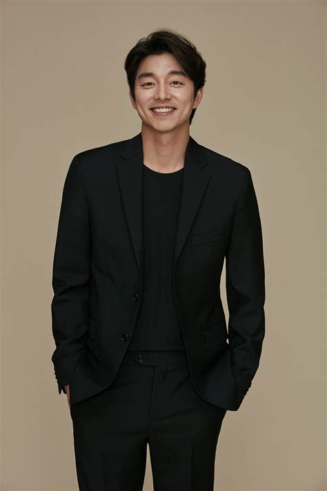 Gong Yoo Profile And Facts Updated Gong Yoo Gong Yoo Smile Goong Yoo