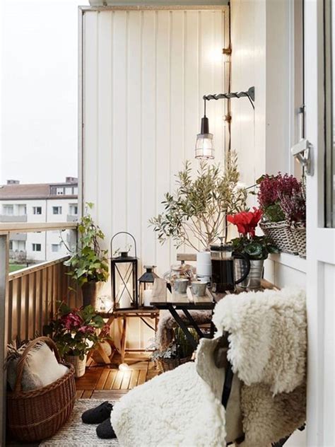 25 Winter Balcony Decor Ideas That Will Bring Warmth Obsigen