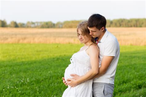 Portrait Of A Father And Pregnant Mom On A Summer Nature Premium Photo