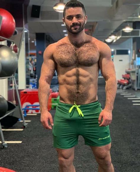 Hairy At The Gym Beaux Mecs Musclés Hommes Viril Homme Poilu