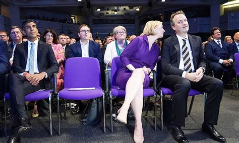 Liz Truss Sunak Avoid Handshake At Tory Leadership Result Announcement Gulftoday
