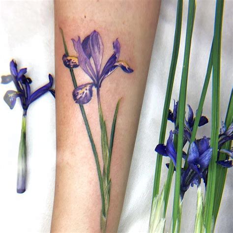 Pin By Bohemian Stardust On Beauty And Art Flower Tattoos Iris Tattoo