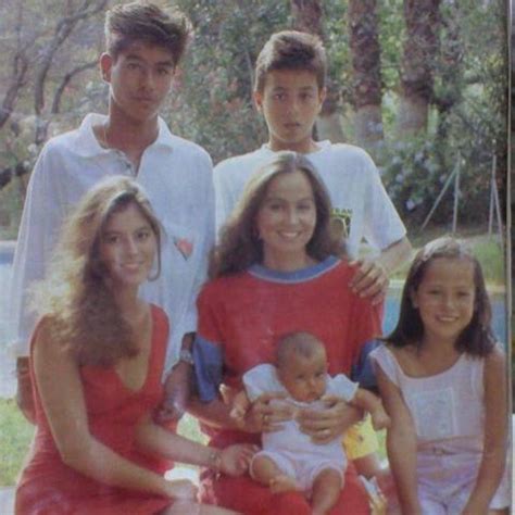 Enrique Iglesias Has Nine Brothers And Sisters Meet Them All